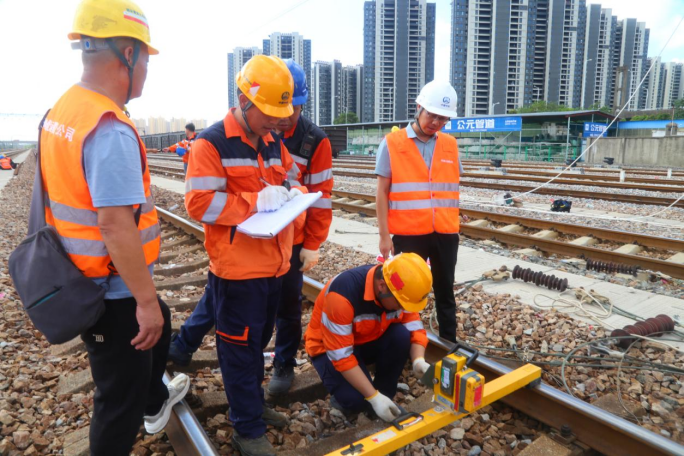 铆足干劲，使命必达！——杭州维管段2024京沪、沪昆线软横跨大修工程正式拉开序幕