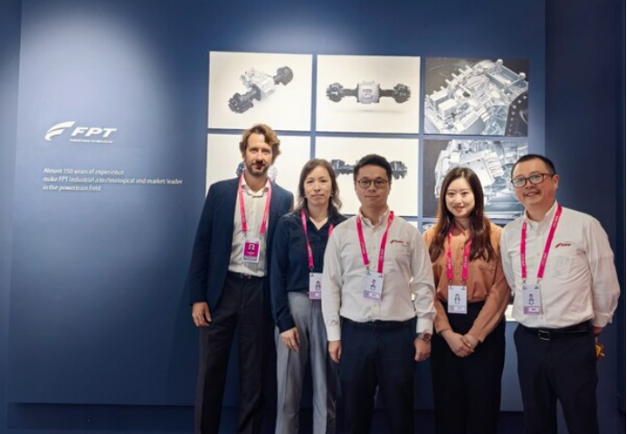 菲亚特动力科技亮相2024世界设计之都大会，展示其eAX 375-R电驱桥技术