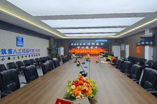 中建八局四公司安装公司武汉三镇中心项目开展消防宣传月主题活动