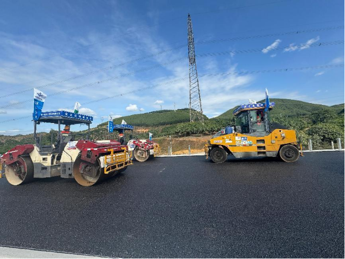 广西百色北环线项目正式进入沥青路面施工