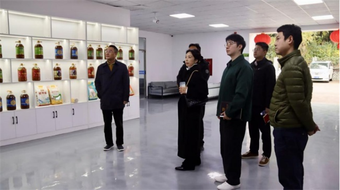 四川省棉麻集团公司前往龙泉农产品集采集配中心现场督查园区运营及入园企业项目推进工作