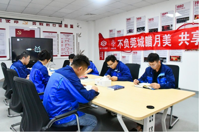 中交一航局五公司狮子洋项目部开展“莞城腊月 书香中交”读书会主题活动