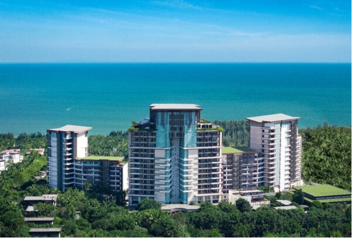 三亚海棠湾君悦酒店玫瑰海洋环保主题圣诞树，开启浪漫节日季