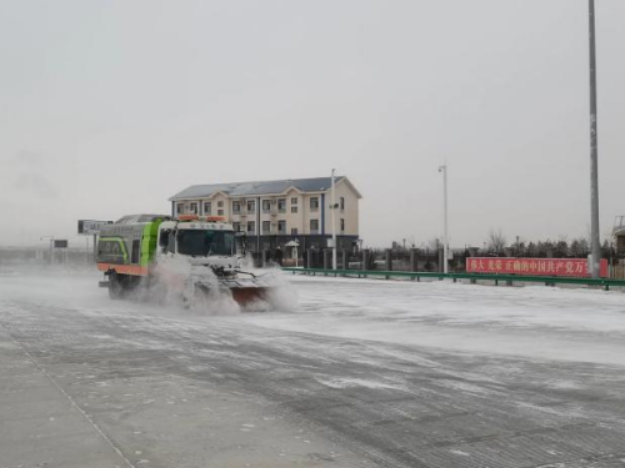 宁夏高速：迎战风雪保畅通 温暖服务传真情