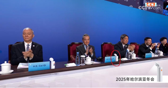 开年顶流，亚冬会主席台上这盏灯，够“靓”！