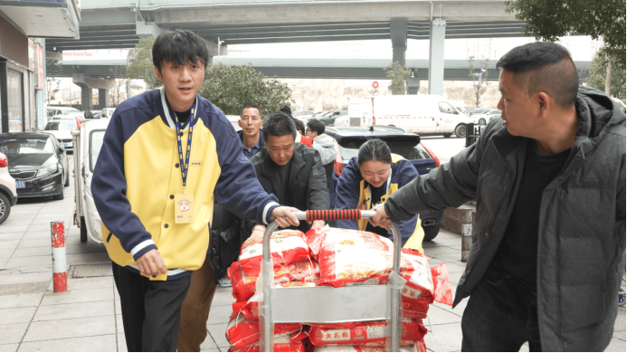 零食优选“优选她力量”公益行动：传递品牌温度，致敬不凡女性 