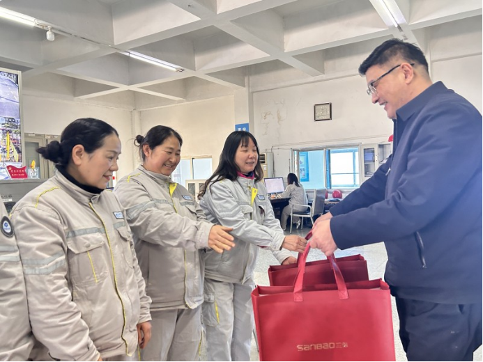 中煤新集电力公司开展“三八”女职工关爱行动