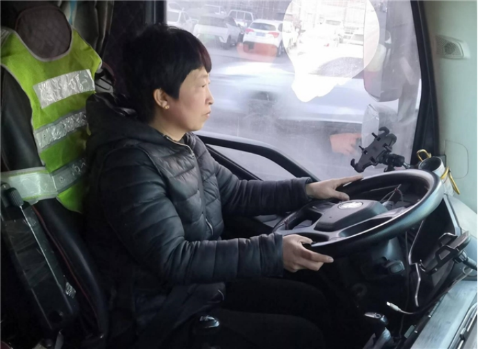 方向盘上“她力量”：是女司机也是卡嫂