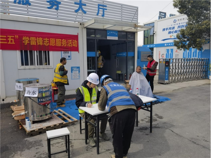 中建八局二公司上海公司团总支组织开展“建证未来”学雷锋志愿服务活动
