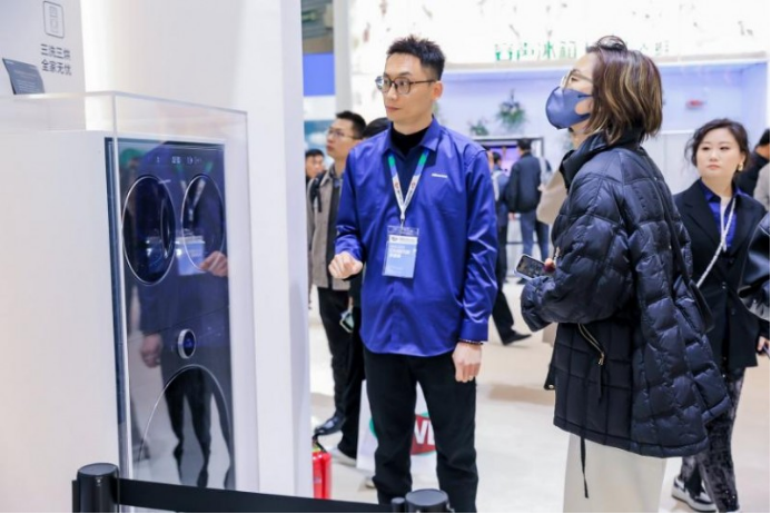 告别衣物混洗烦恼，海信AWE 2025展出“全家筒”洗衣机
