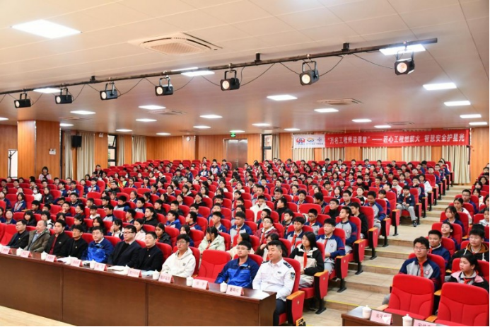 中交一航局五公司狮子洋项目部开展万名工程师进课堂活动