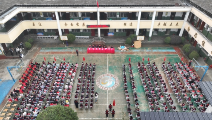 中建八局二公司广西公司开展“雷锋月”系列志愿服务活动