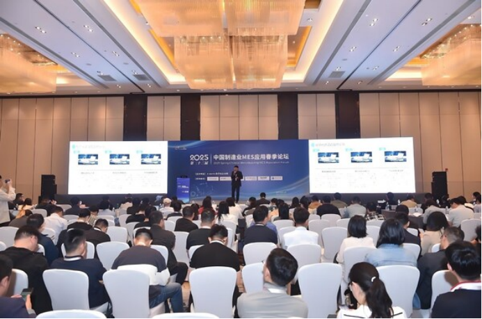 透明•可控•协同：数智化工厂的三重突围