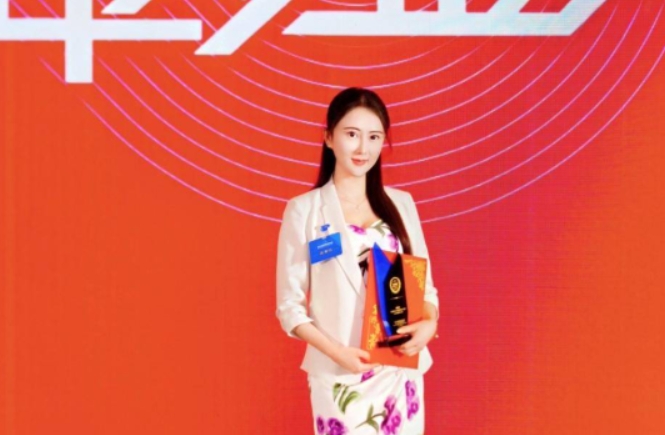宋奕君荣获第35届华商创新论坛“2025年度影响力人物”奖