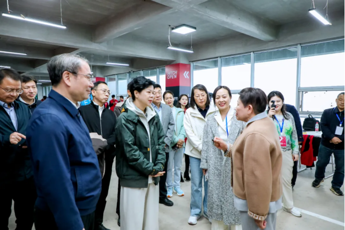 王琳达出席Hitch Open世界AI竞速锦标赛 共话科技未来与青年力量