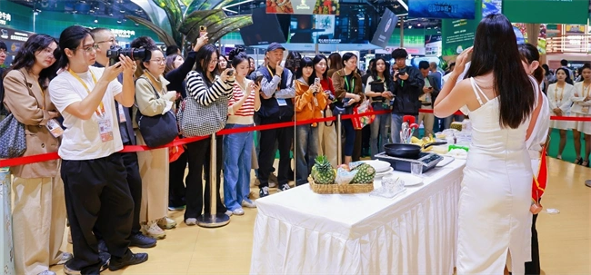 定义水果品质新高度，都乐“匠心封神”盛宴点亮进博