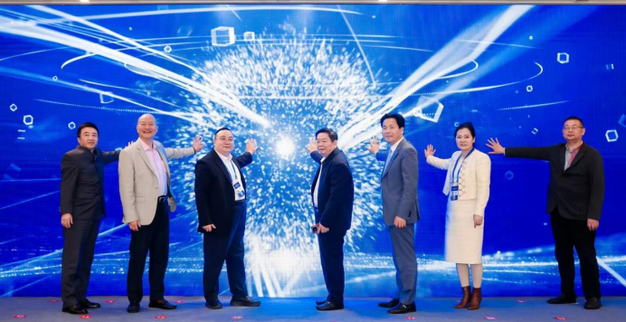 阳江十八子李积回献策职教出海 共启世界湾商大会新征程