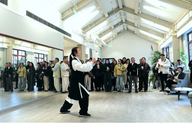 上海市虹口区工商联联合市工商联文化商会和四川北路街道商会&ldquo;走进今潮8弄&rdquo;开展交流参访活动