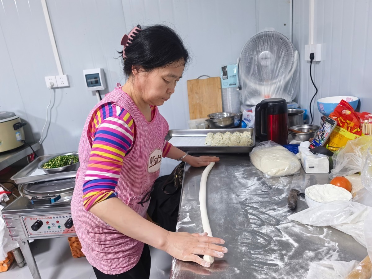 中铁上海工程局玉浦高速公路项目开展&ldquo;岁至包饺子 工地欢乐多&rdquo;活动