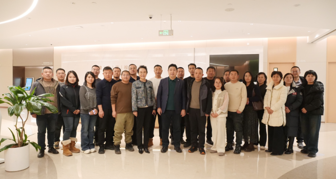 内蒙古天亚建筑安装工程有限公司董事长朱桂莲带队率骨干员工赴京开展专项健康体检