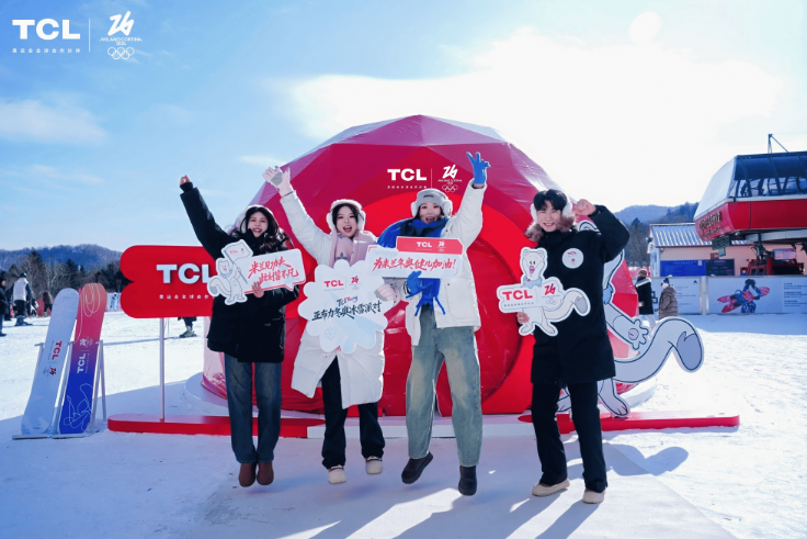 雷鸟狩猎者27U8A Pro显示器，亚布力雪场冰屋惊艳亮相