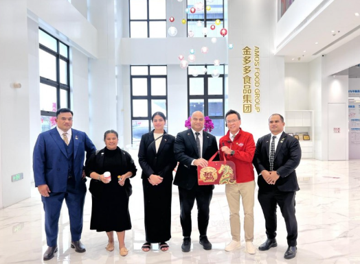 Amos 阿麦斯请瑙鲁总统吃糖：瑙鲁总统春节前夕邂逅&ldquo;中国甜蜜&rdquo;