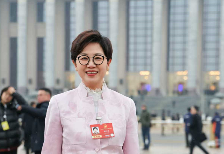 全国人大代表、万事利集团董事长屠红燕：加快推动桑蚕大健康产品市场化，助力银发经济与民生消费升级