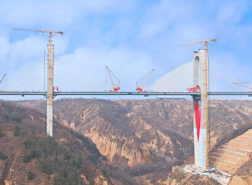 黄土塬上筑梦&ldquo;剪凤来仪&rdquo;&mdash;&mdash;中交一航局G244线庆阳过境段施工总承包项目部张铁沟特大桥完成合龙