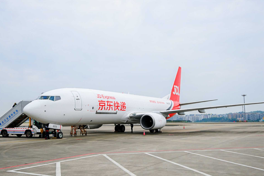 渝味东飞！京东物流第13架全货机投用，火锅卤鹅出渝添新通道！