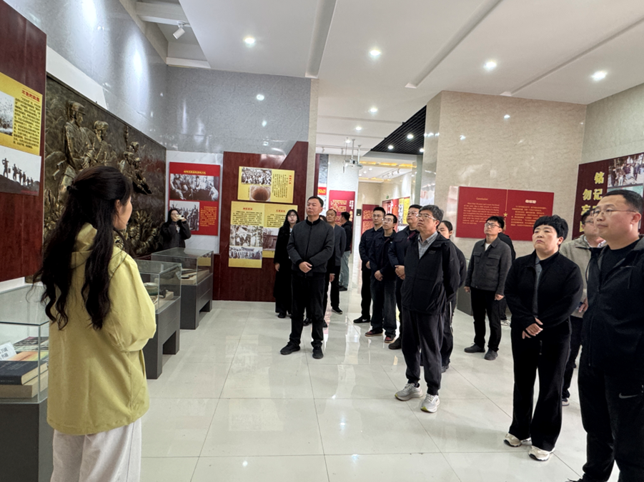 铭记历史 致敬英烈