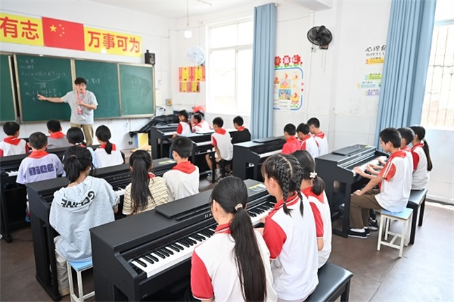 &ldquo;啄木鸟&rdquo;爱心美育教室落地四川仁寿县中农小学