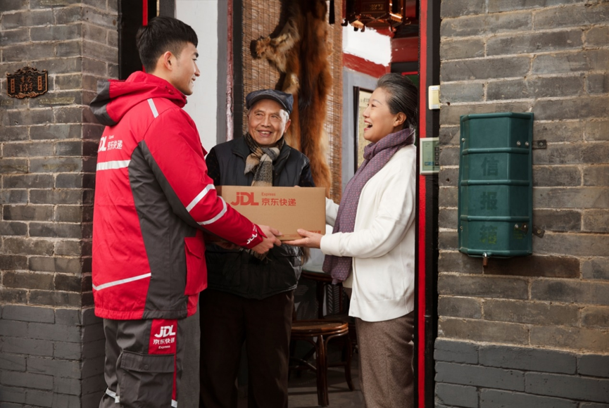 快递新规落地一年，京东物流交出绿色包装答卷：减少使用2万吨纸、1万吨塑料