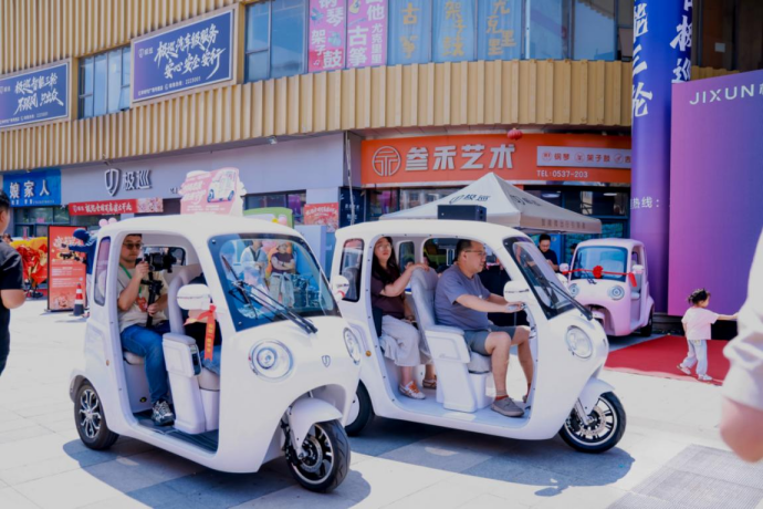 探路生态加速智能移动布局，极巡科技百店同开重塑微出行新格局