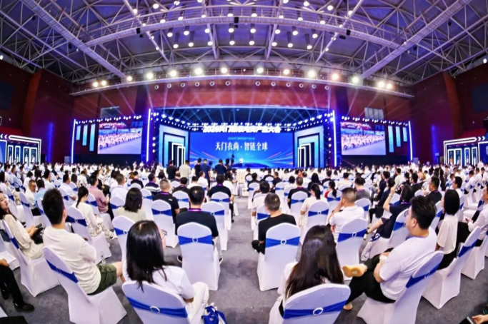 五年从70亿到700亿，&ldquo;天门奇迹&rdquo;如何炼成？&mdash;&mdash;2026天门服装电商产业大会圆满举行