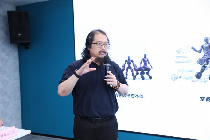 抢占具身智能未来产业赛道：润科具能发布&ldquo;半人马&rdquo;机器人