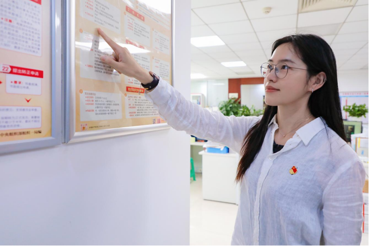 黄诗鸿：笔耕不辍践初心 笃行实干显担当