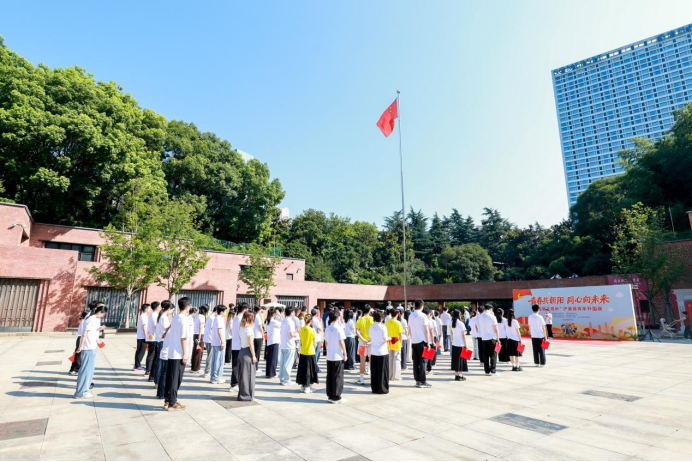 【青春共朝阳 同心向未来】沪港澳青年携手开展&ldquo;国旗下成长&rdquo;主题活动