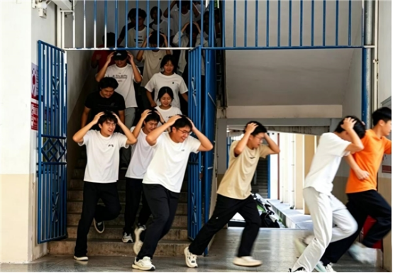 于都县第五实验中学开展新学期应急疏散演练